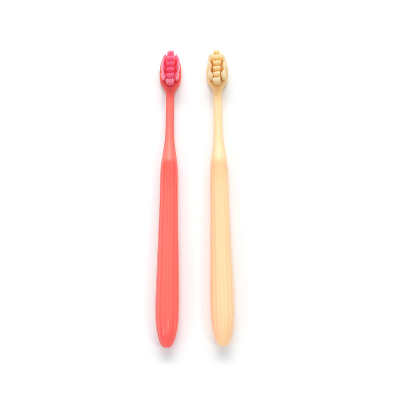 Spazzolino da denti per adulti per pulizia profonda con setole morbide ultra fini in PP con manico in PP